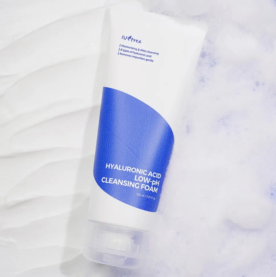 Isntree Hyaluronic Acid Low-pH Cleansing Foam